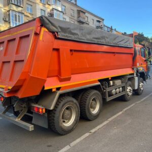 Самосвал HOWO 8×4 с тентом