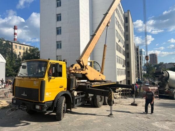 Автокран МАЗ 25 тонн