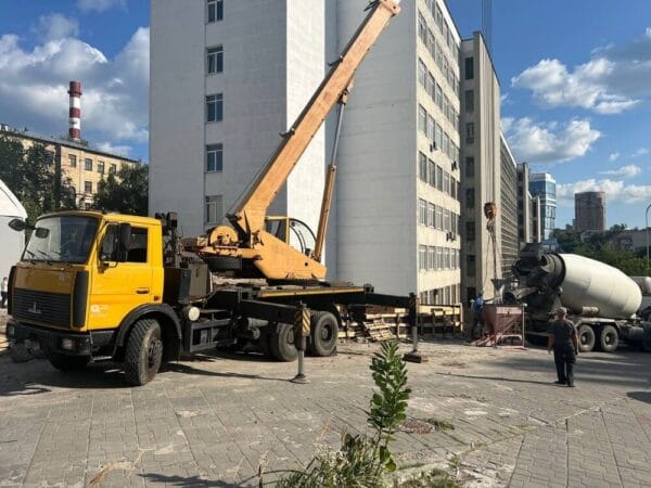 Автокран МАЗ 25 тонн