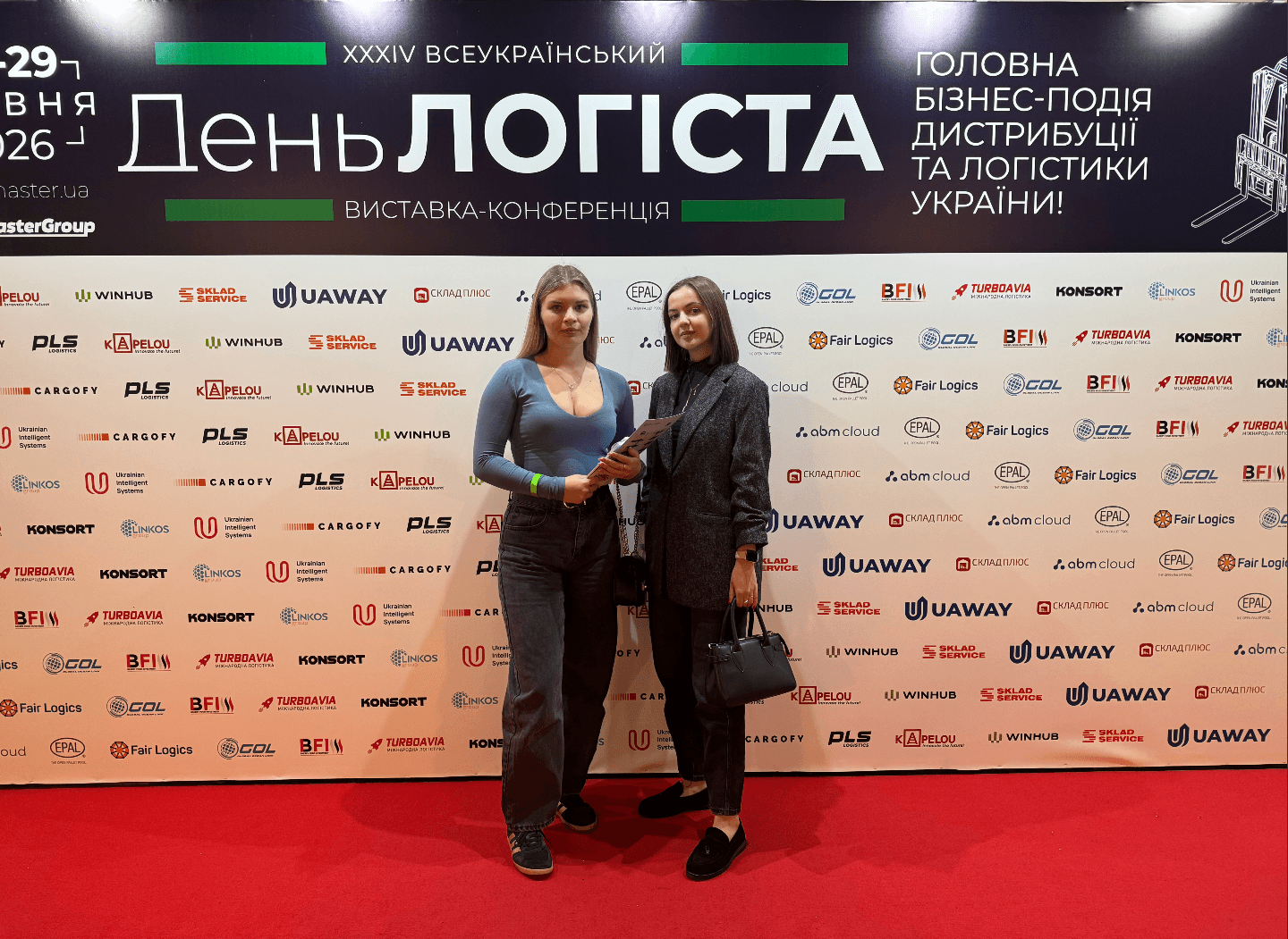 Выставка с сотрудниками DP TRANS
